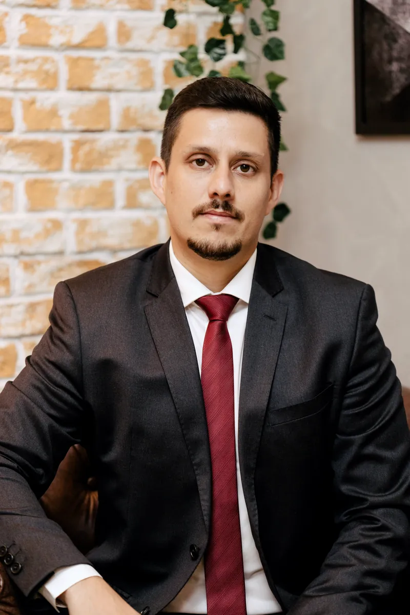 Retrato do Dr. Felipe Villela Gaspar, de terno e gravata